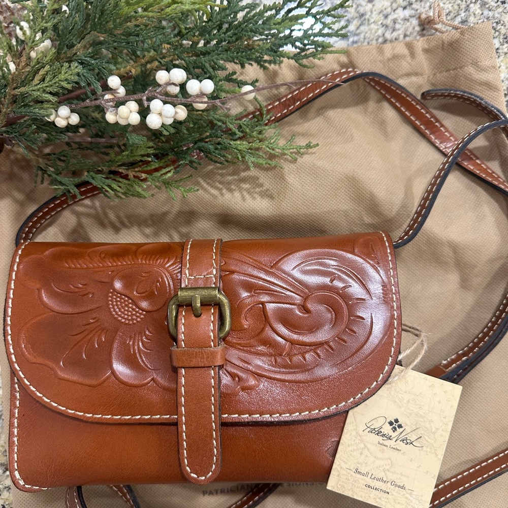 Patricia Nash Floral Embossed Tan Crossbody Bag TORRI TOOLED P06107 FLORANCE